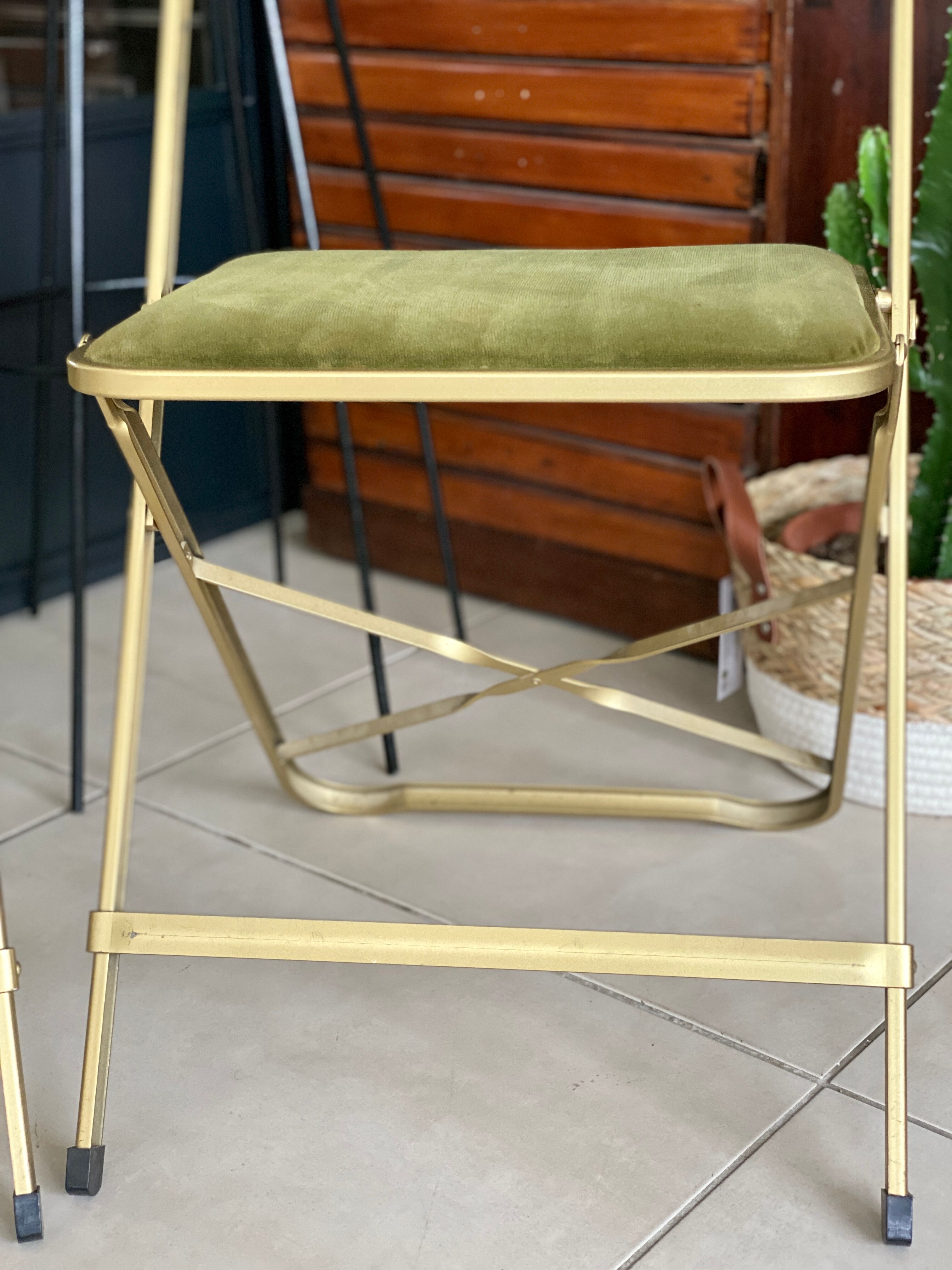 Paire de chaises pliantes velours vert olive
