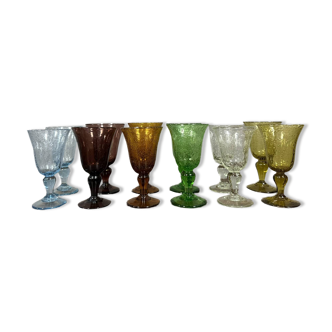Biot: magnifique série de 12 verres bullés de 6 couleurs différentes