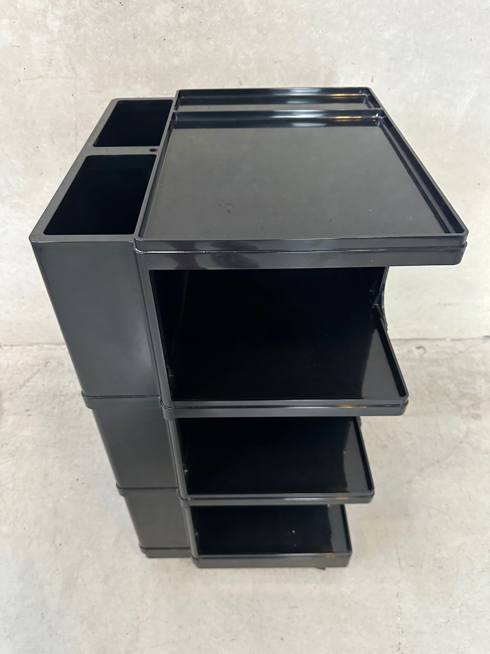 2x 1970s Stile Neolt trolley – Giovanni Pelis