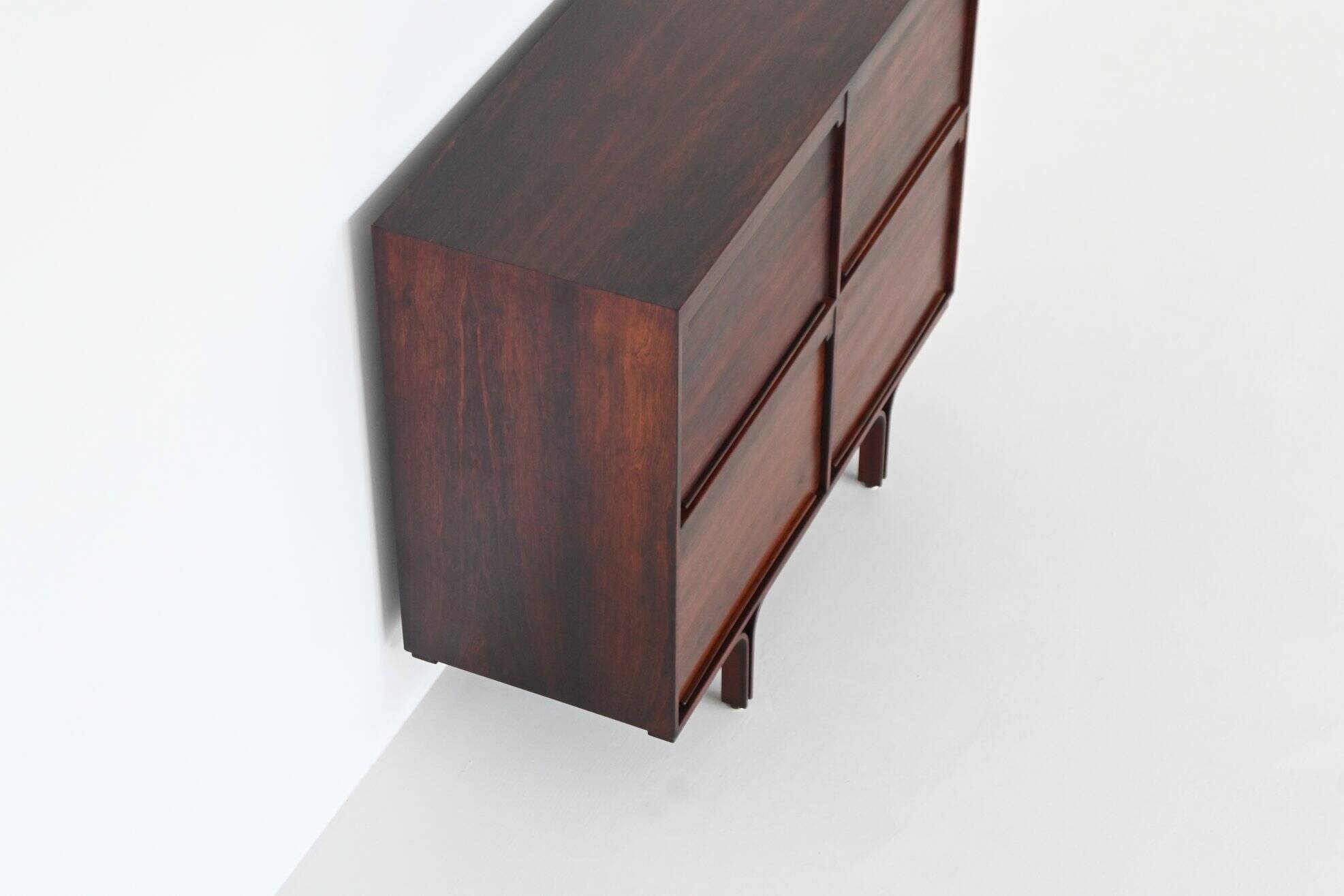Meuble Gianfranco Frattini modèle 504 en palissandre Bernini Italie 1960