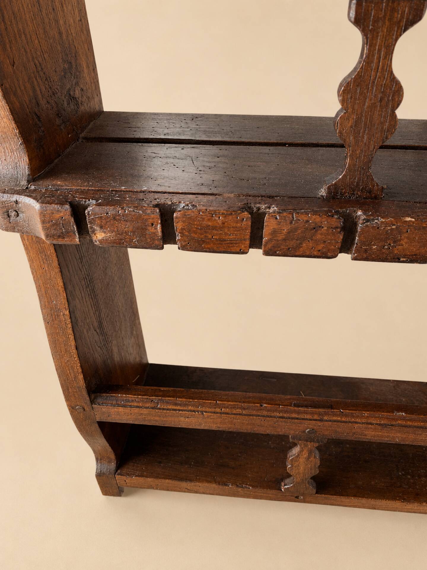 Étagère murale à assiettes