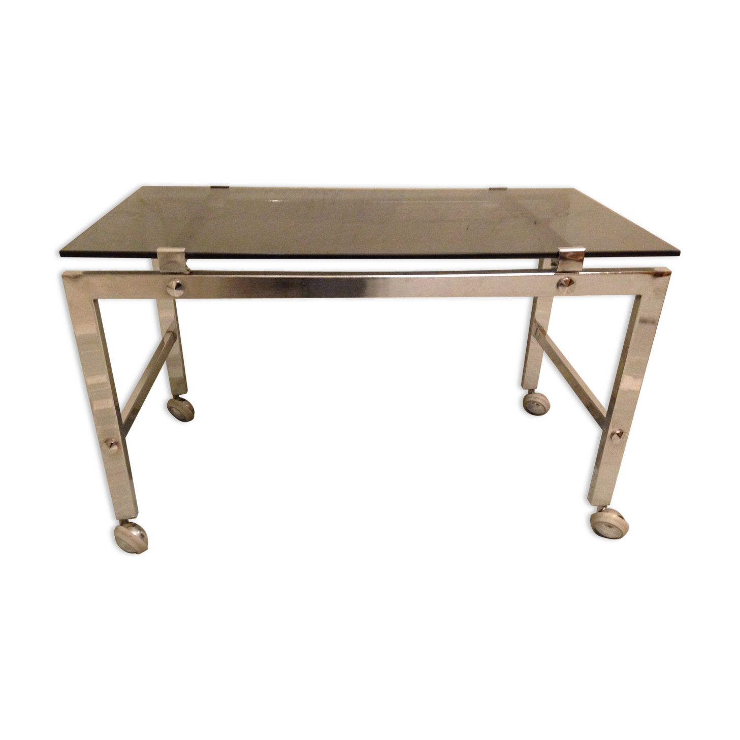 Table basse sur roulette 1970 chrome et verre fumé
