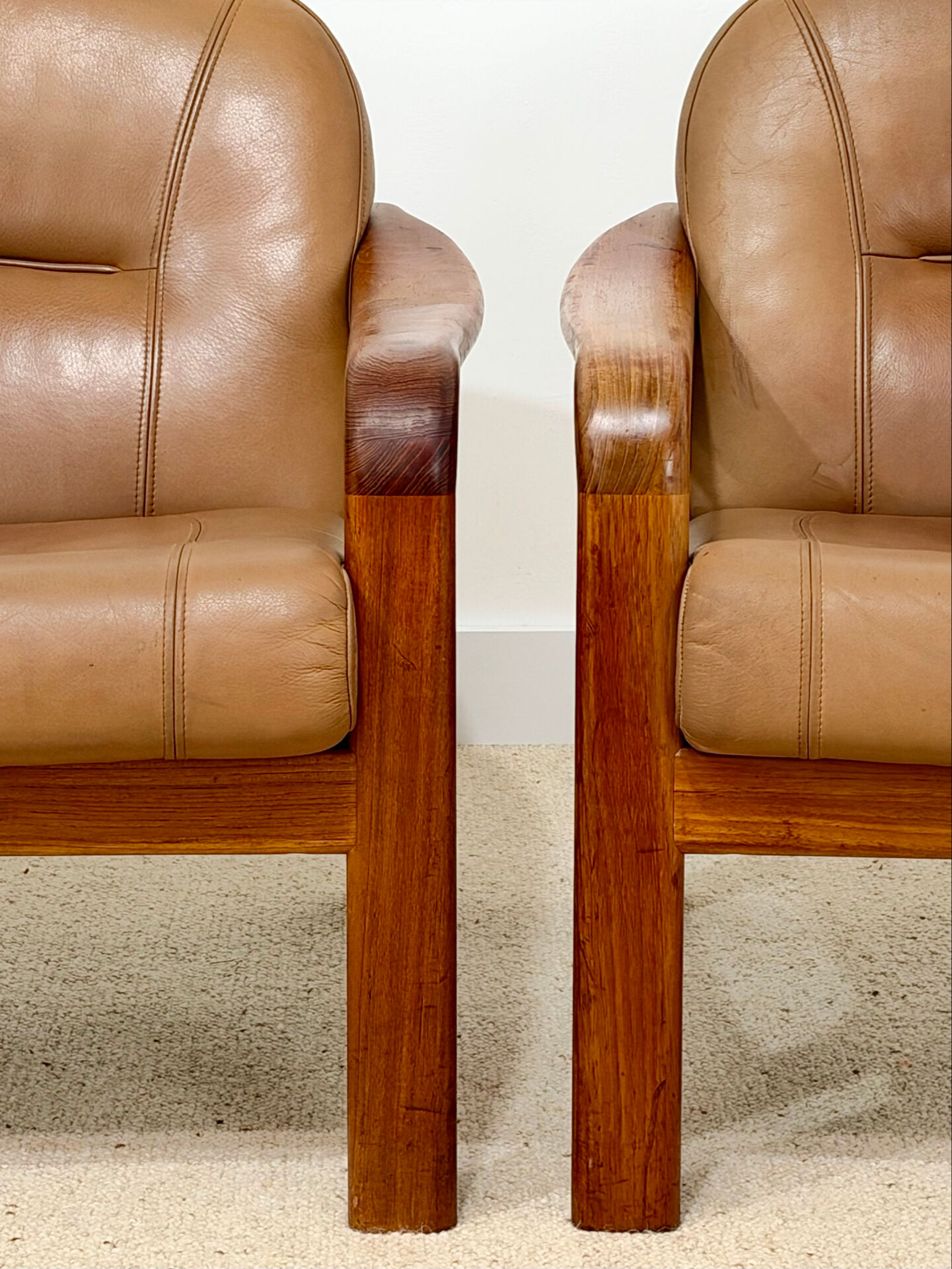 Vintage living room set – 2-seater sofa & cognac leather armchair