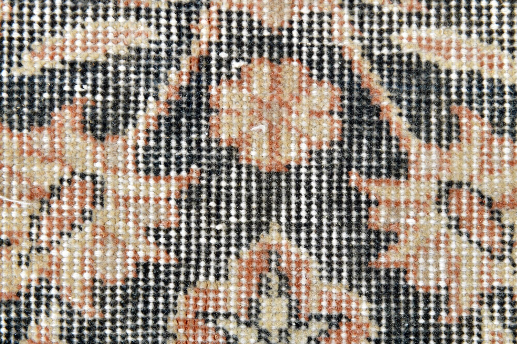 Tapis persan floral noir et rouge