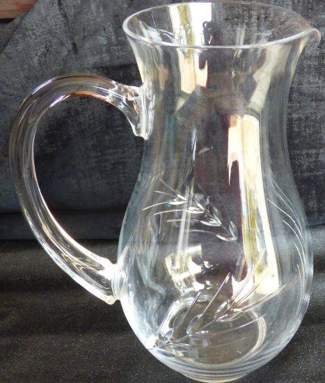 Set of 2 pieces with wheat ear pattern, including 1 jug and 1 ice bucket.