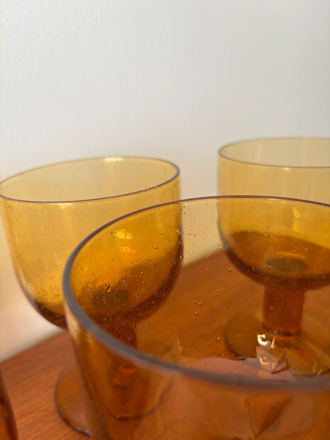 Set of 6 vintage stemmed glasses in smoked bubble glass – Amber glasses ann