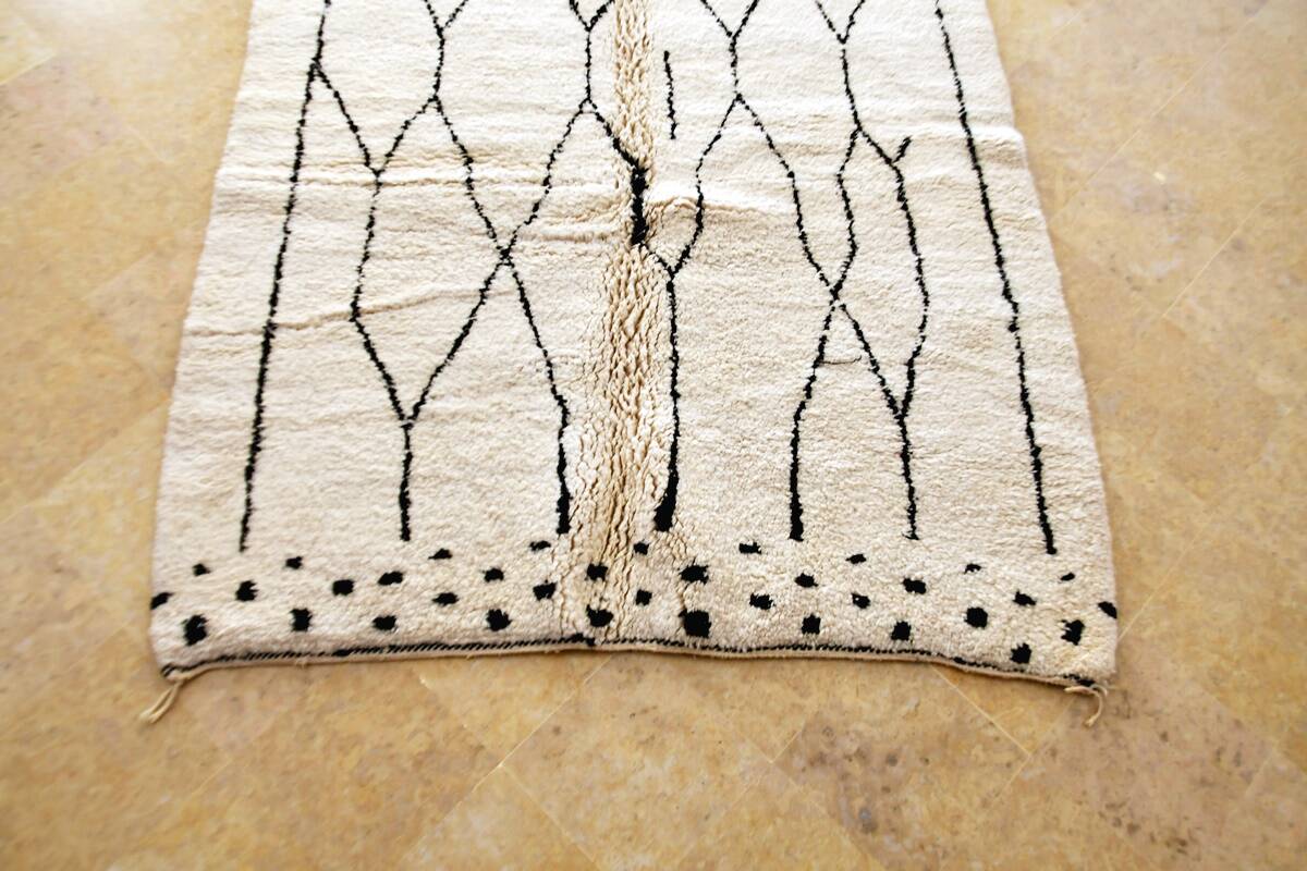 Beni Mrirt white rug 240 x 168 cm new