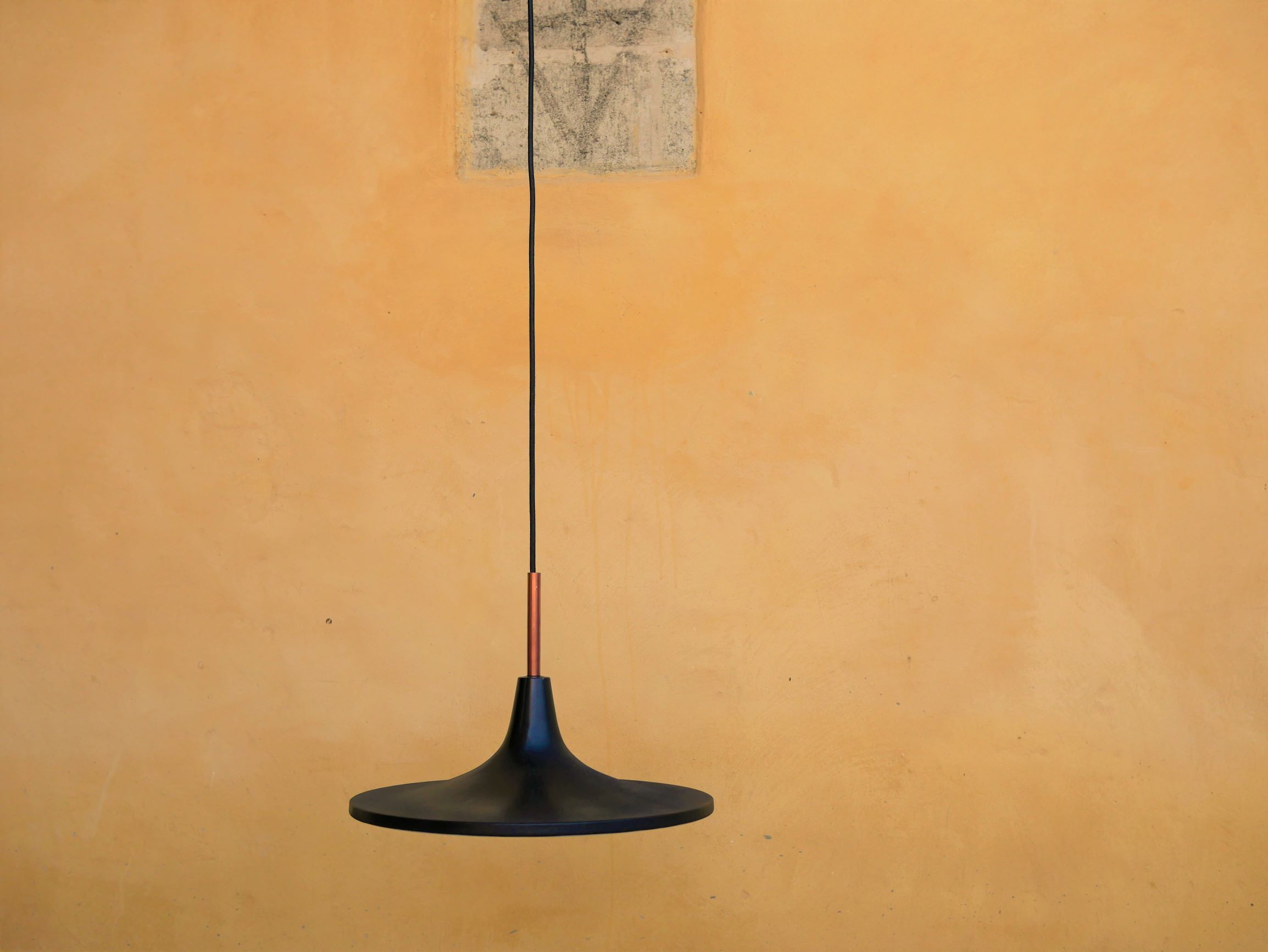 Vintage tulip hanging lamp in black metal and copper