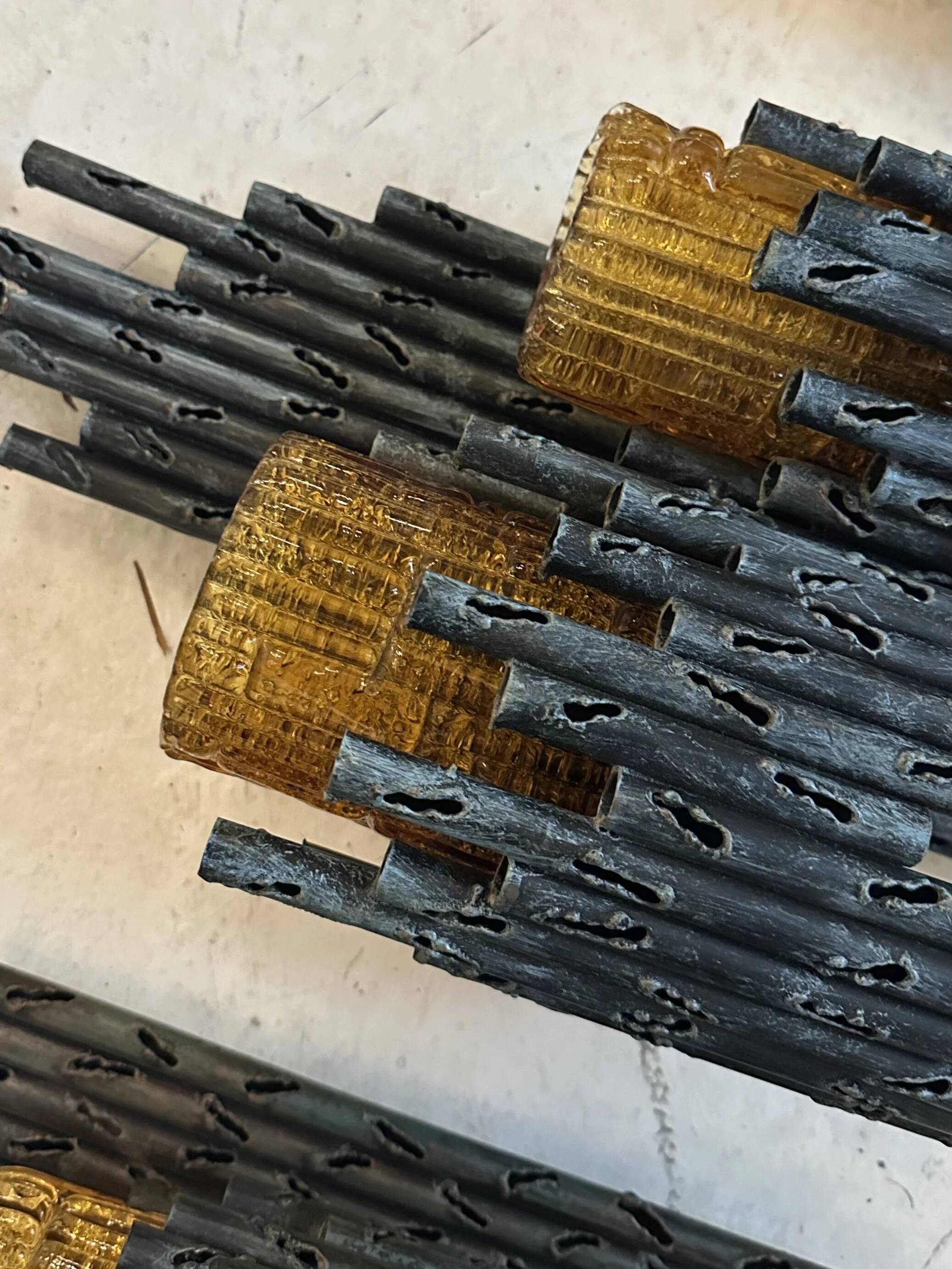 3 appliques murales brutalistes en acier et verre