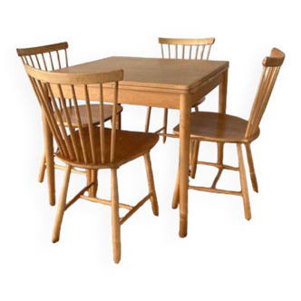 Table à manger et quatre chaises Hollande 1960
