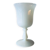 Vase ancien en opaline blanche