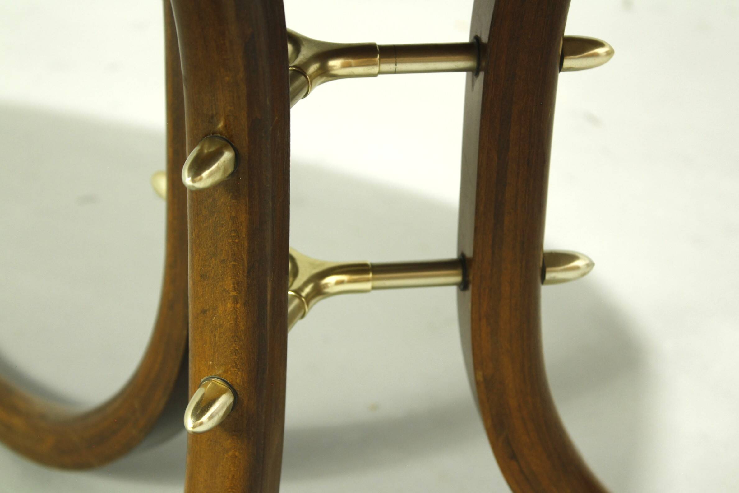 Table d'appoint en bois cintré, Allemagne, années 1950