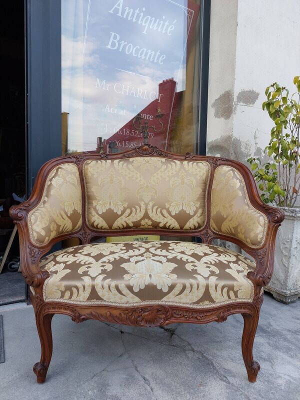 Fauteuil bergère louis XV en Noyer sculpté