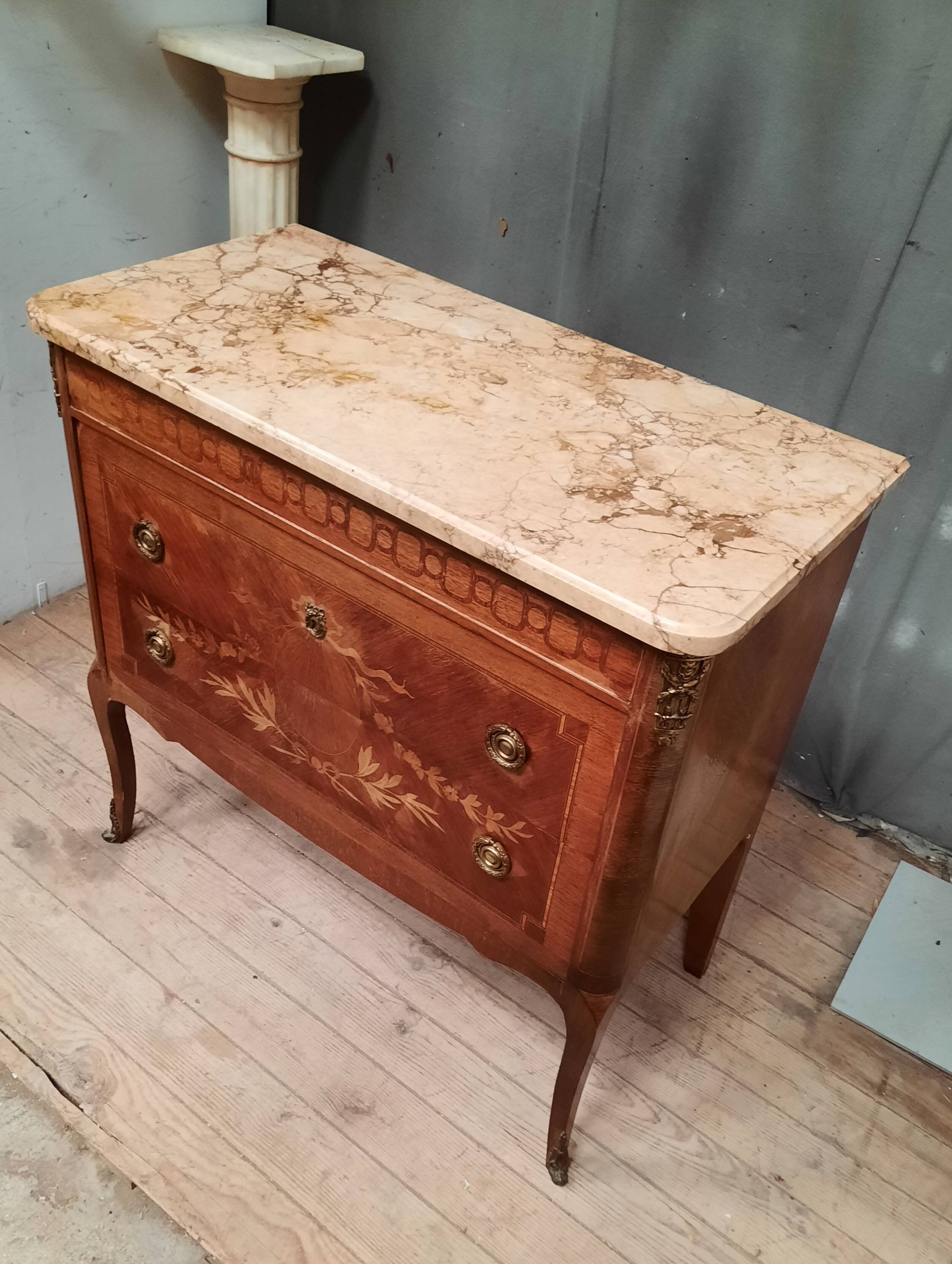 Commode de style transition en marquetterie