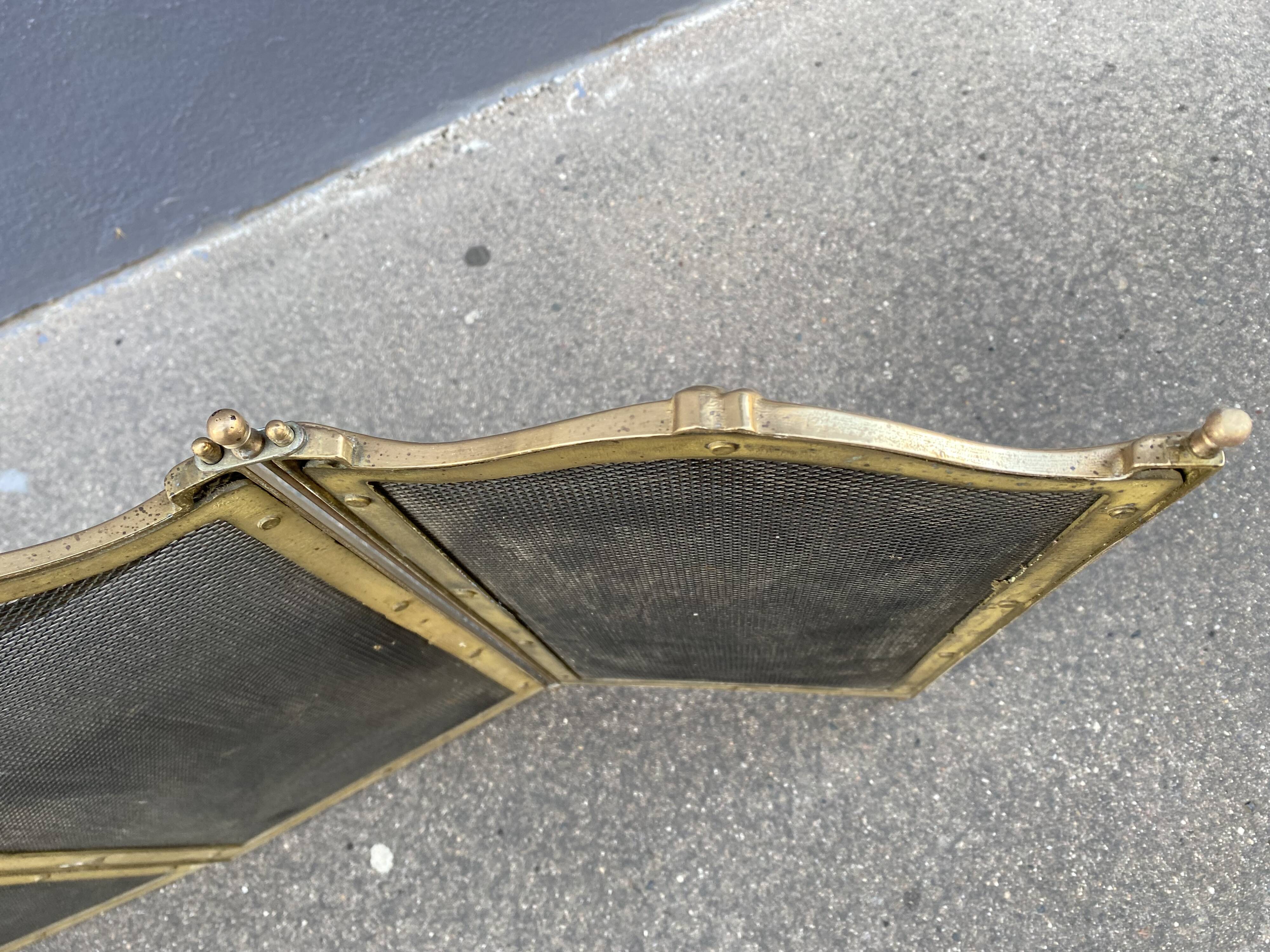Brass fireplace fire screen 1900, French art nouveau spark screen with 4 shutters