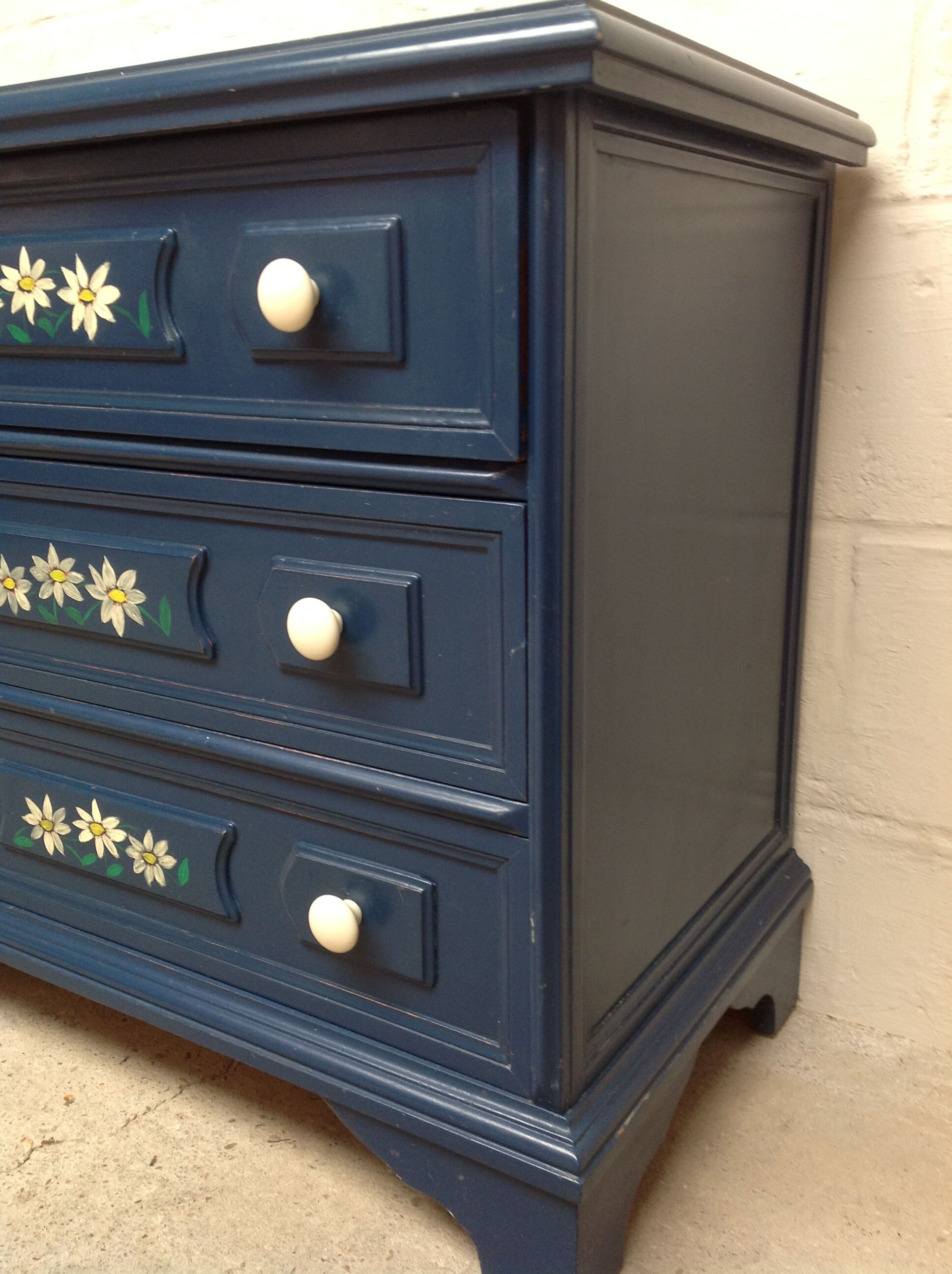 Dresser wood patterns flowers