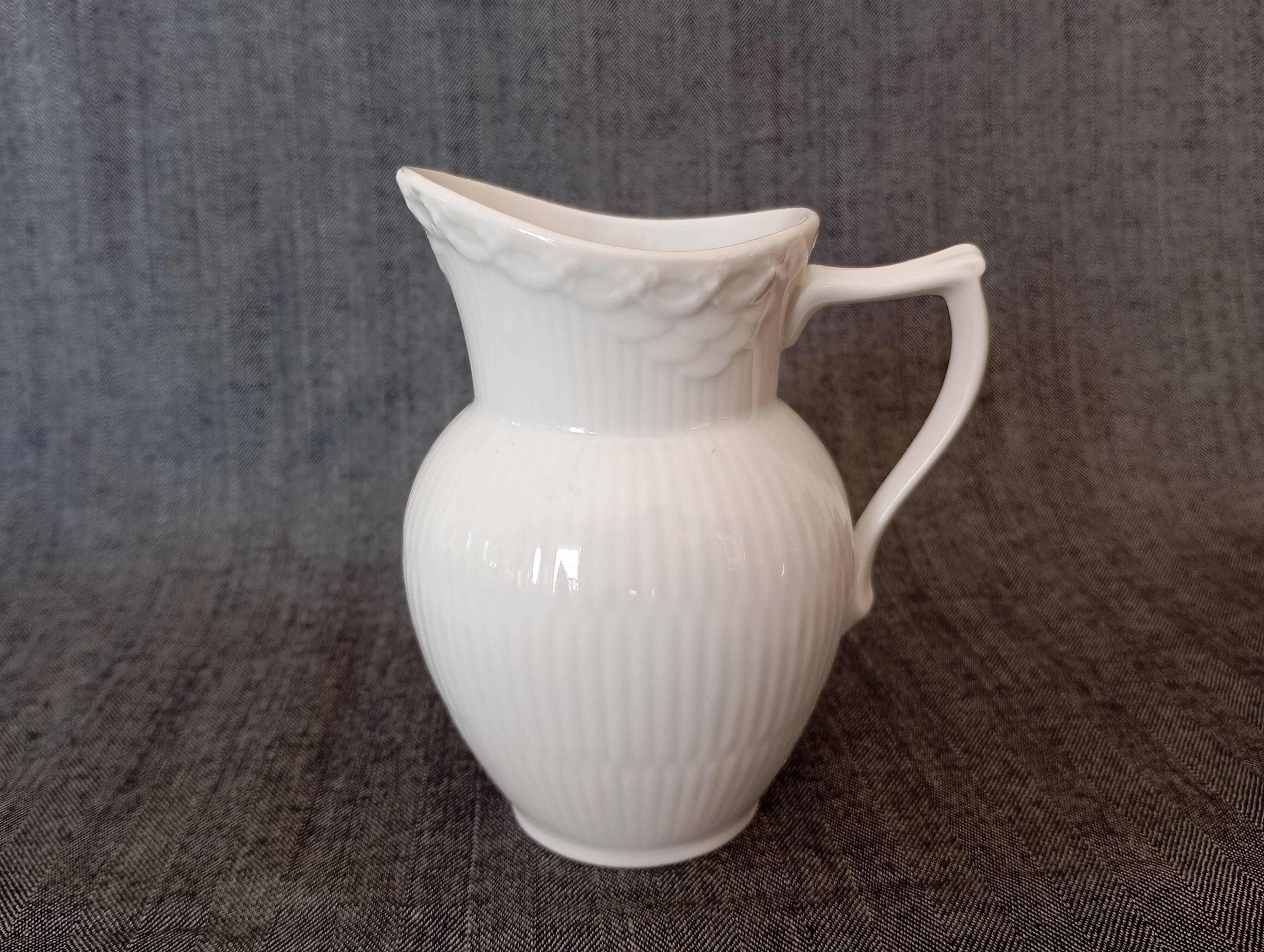 Covered sugar bowl and cream jug Royal Copenhagen 'White Fluted Half Lace'
