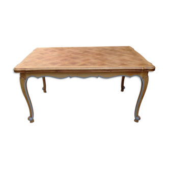 Italian table in clear chechen