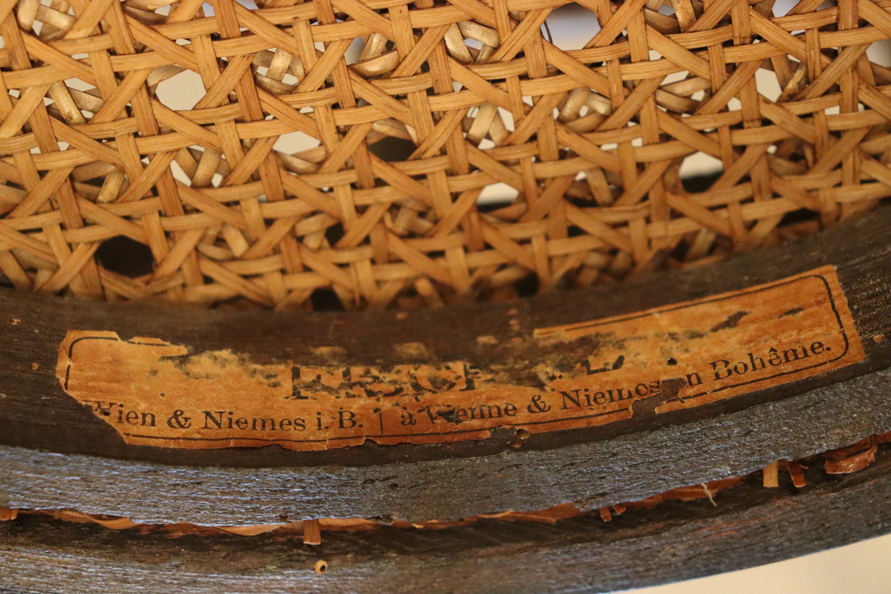 Series 6 bistro chairs model n°18 Thonet style