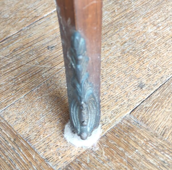 Ancienne table de nuit style Louis XV