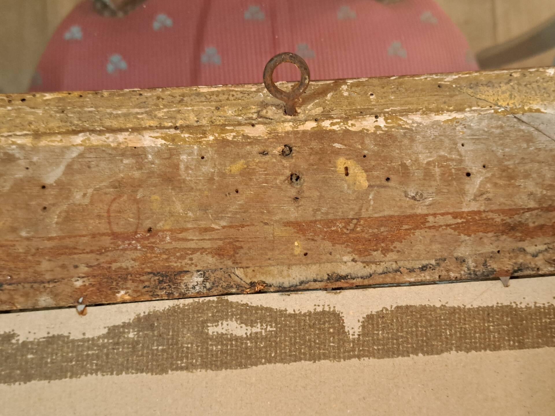 Miroir époque Restauration en bois doré à la feuille