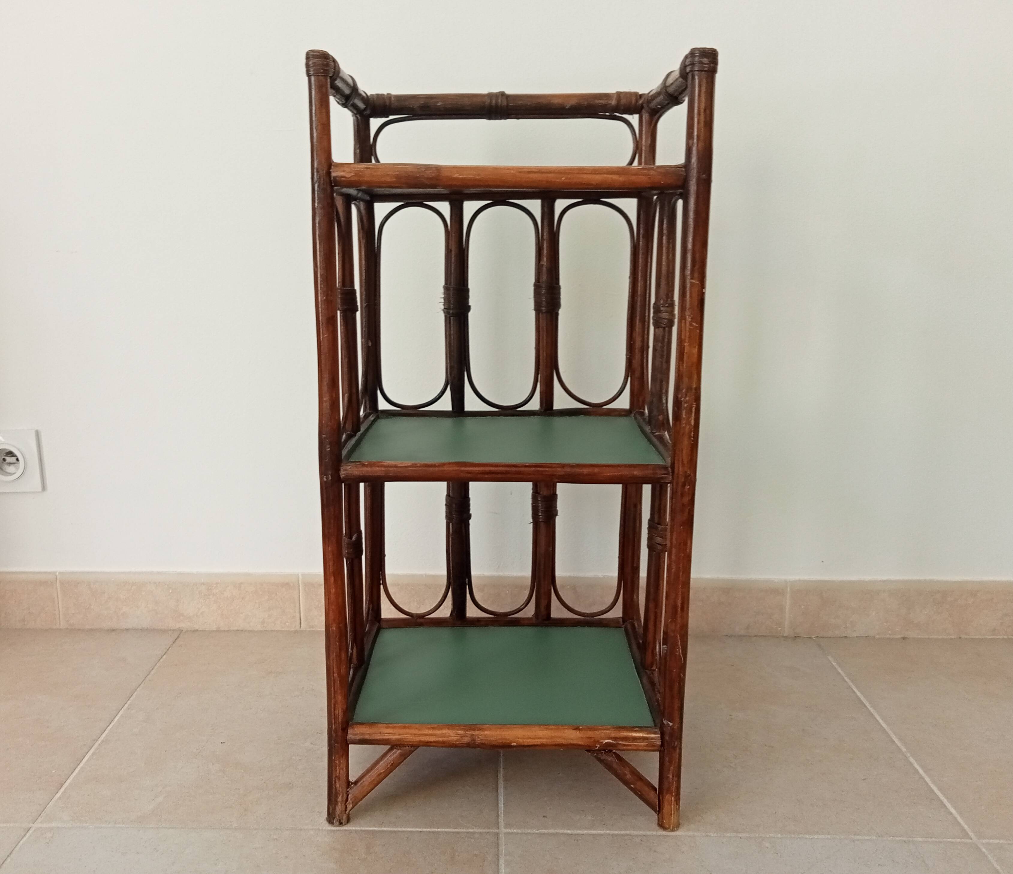 Vintage standing shelf in bamboo and rattan 60s/70s