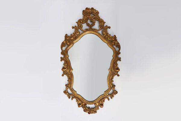 Miroir mural ovale de style baroque en bois doré, France