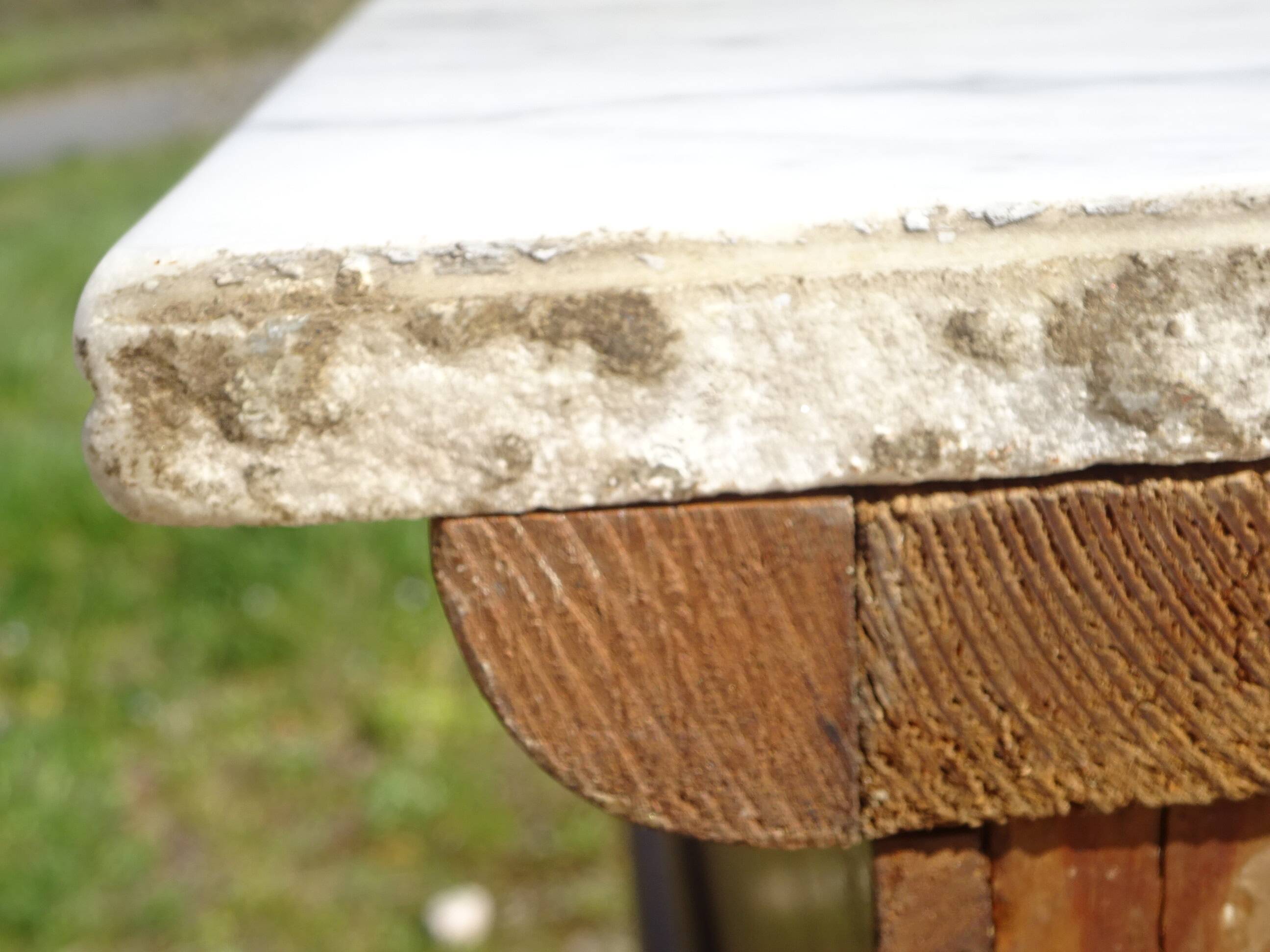 Commode en noyer de style et époque Louis Philippe