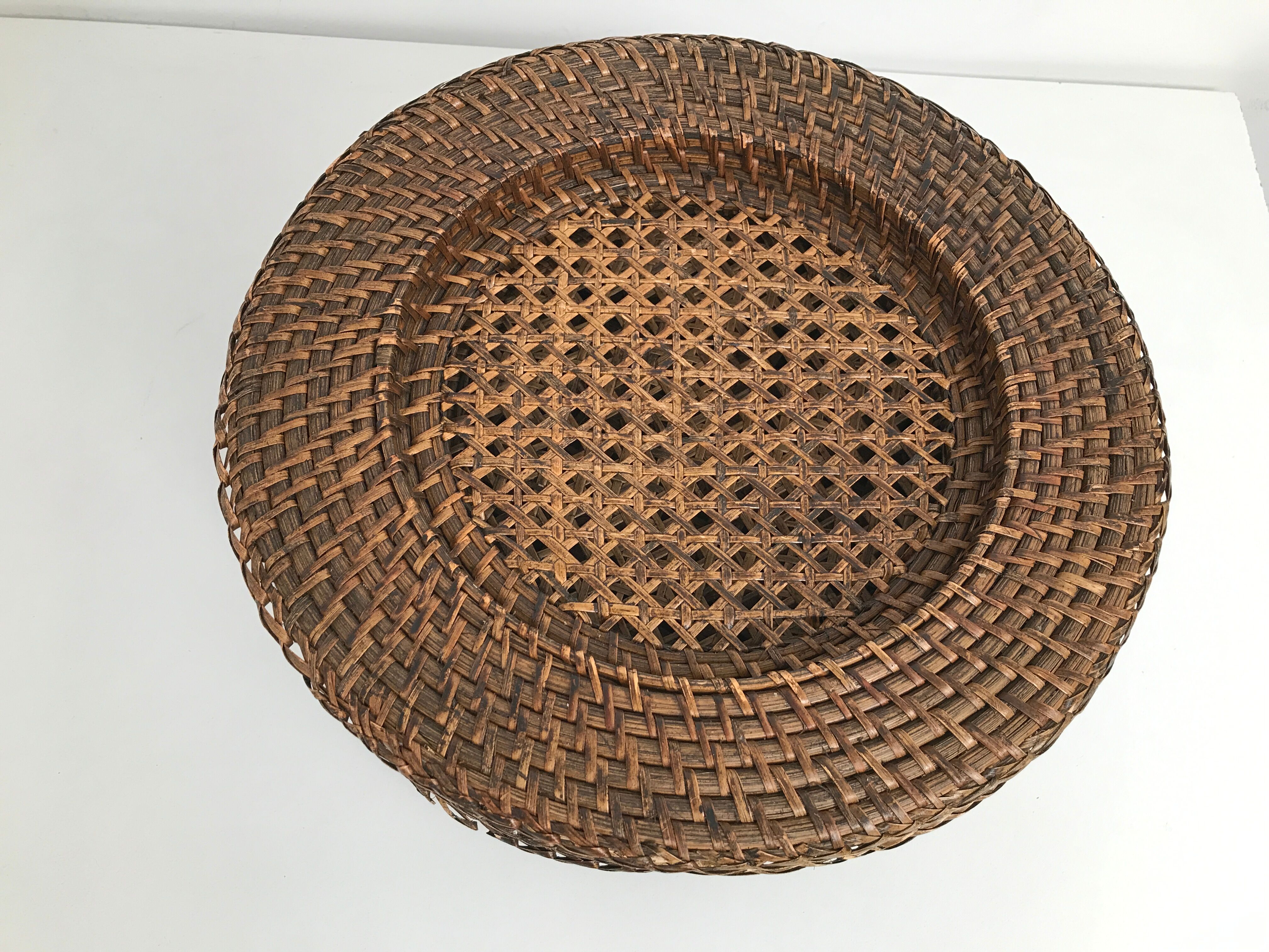 Lot of 6 rattan presentation plates