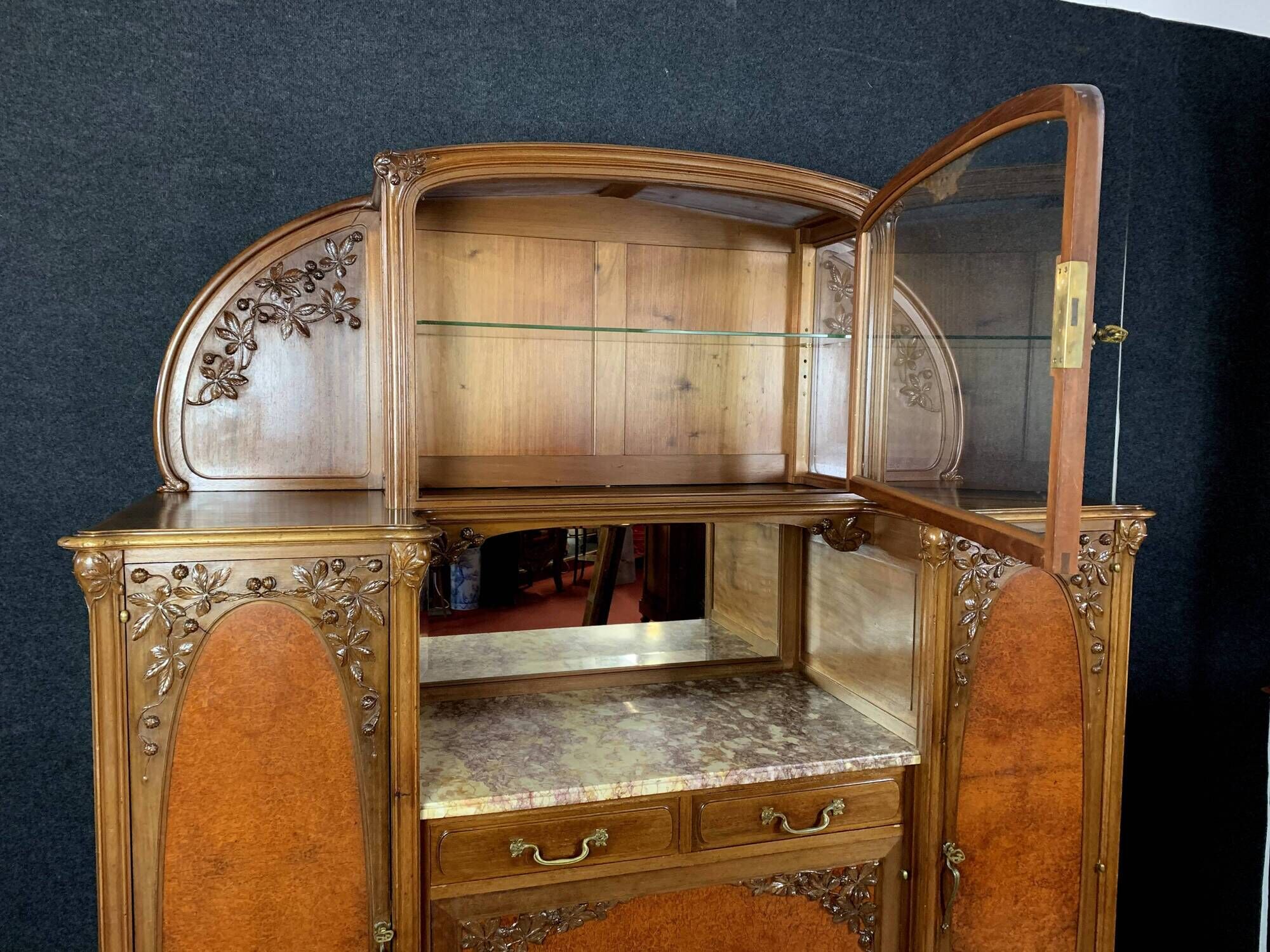 Bibliothèque d'après Louis Majorelle: Muséal époque Art Nouveau
