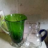 Deux pichets en verre soufflé vintages