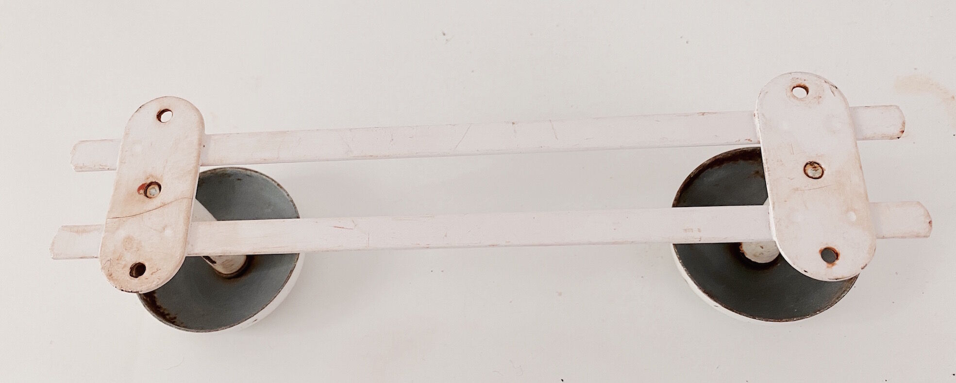 Double coat hook in vintage white lacquered metal