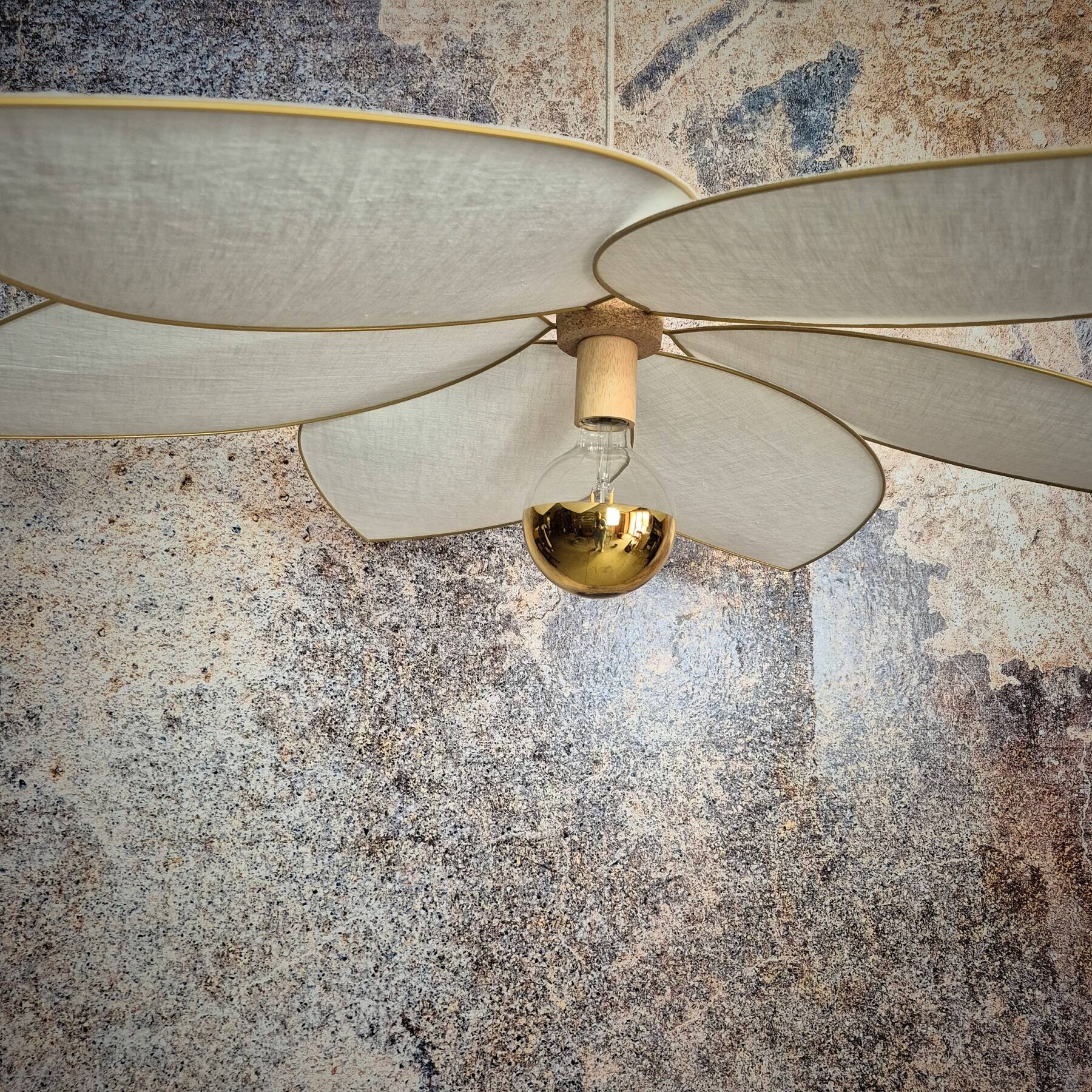 Aerial suspension, 6 petals in metal and white linen