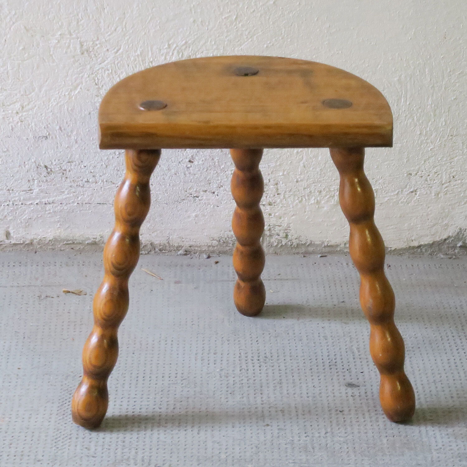 Tripod stool