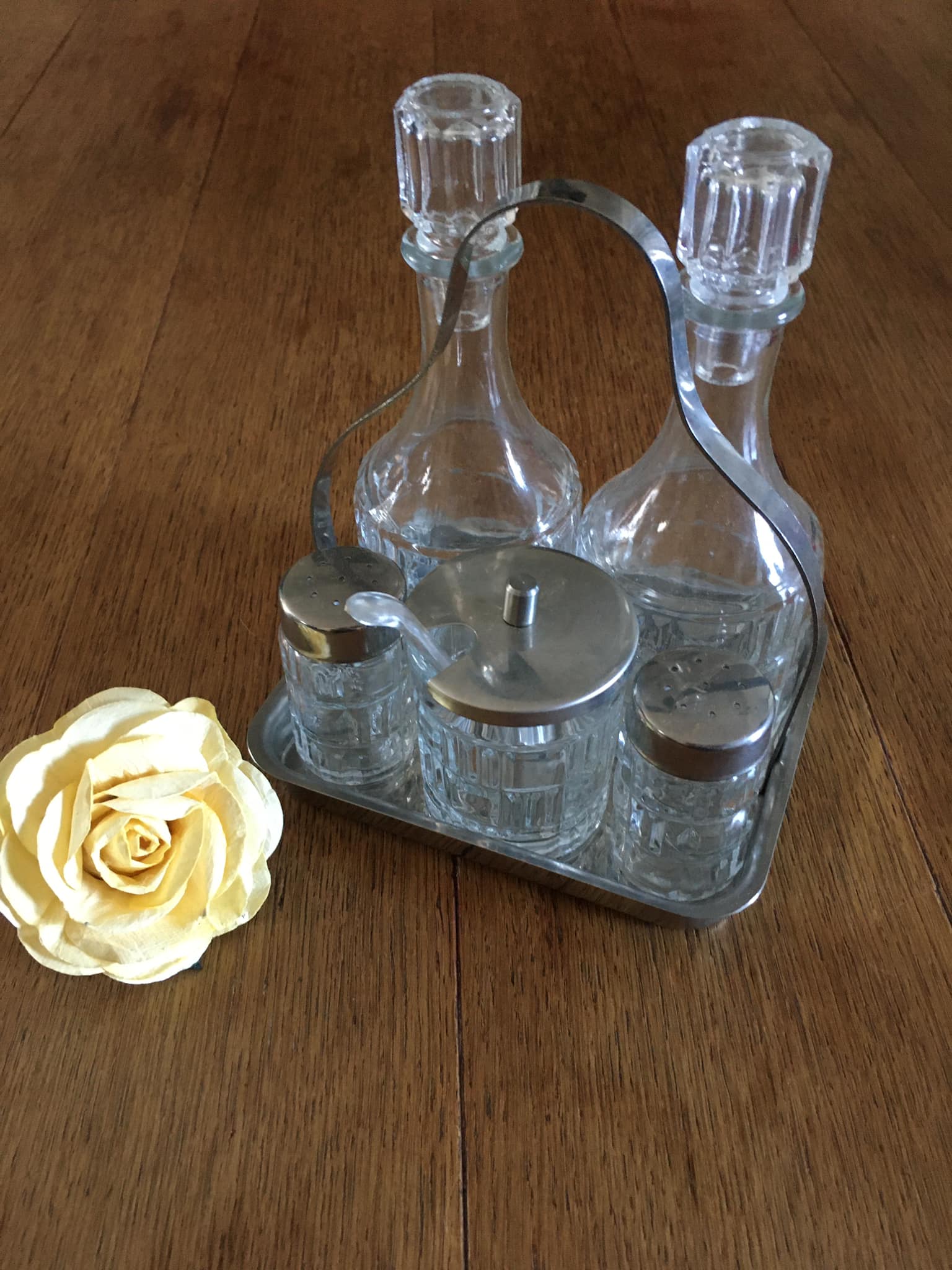 Complete servant consisting of 5 pieces of glass with stainless steel support