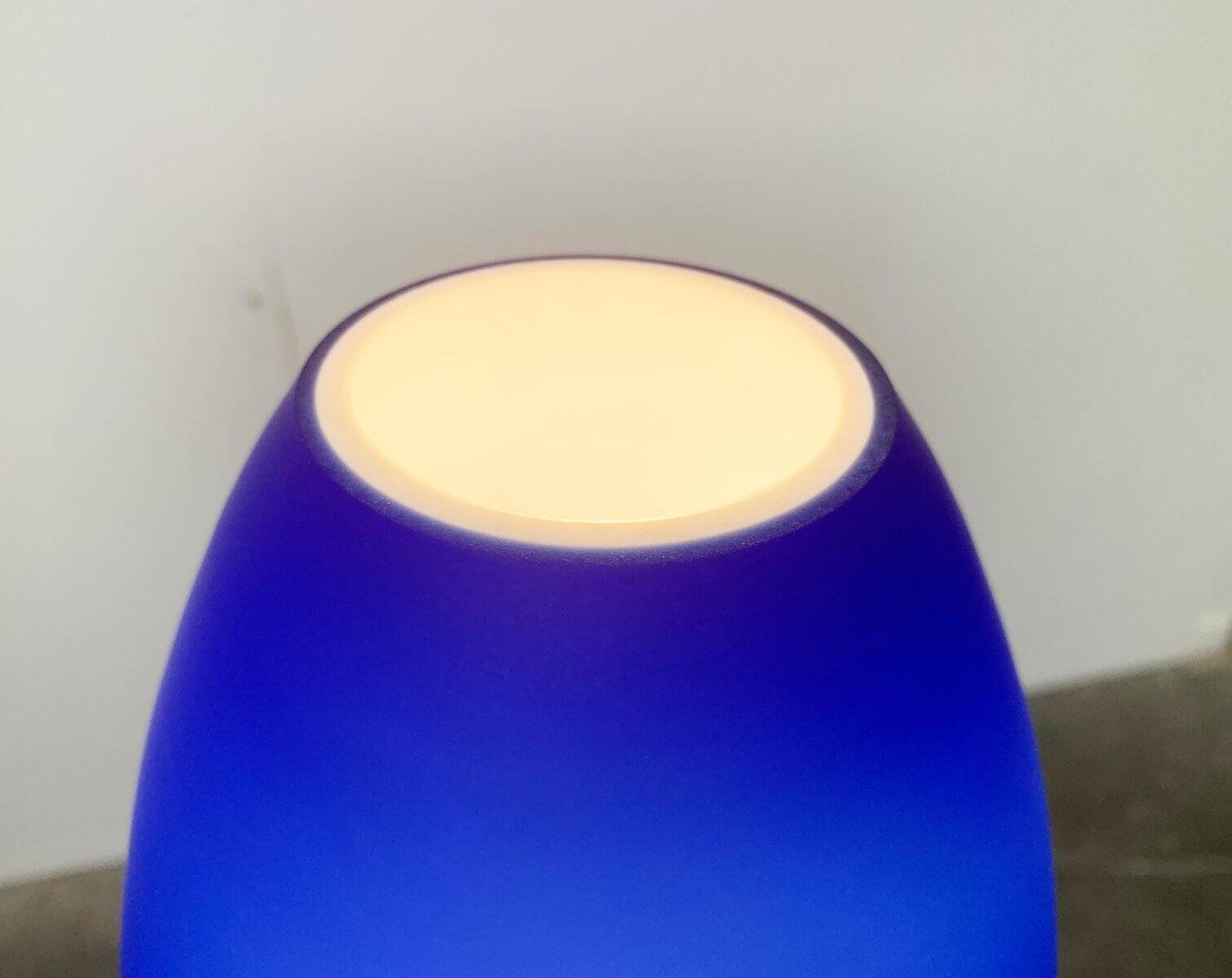 Vintage postmodern floor lamp in Italian glass by Lucente.