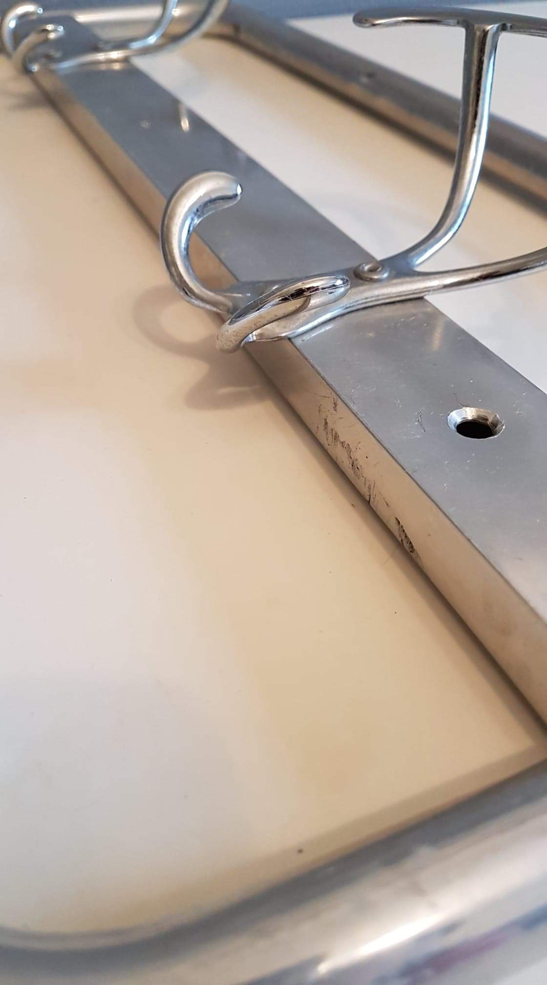 Aluminum coatrack with 2 pads from the 60