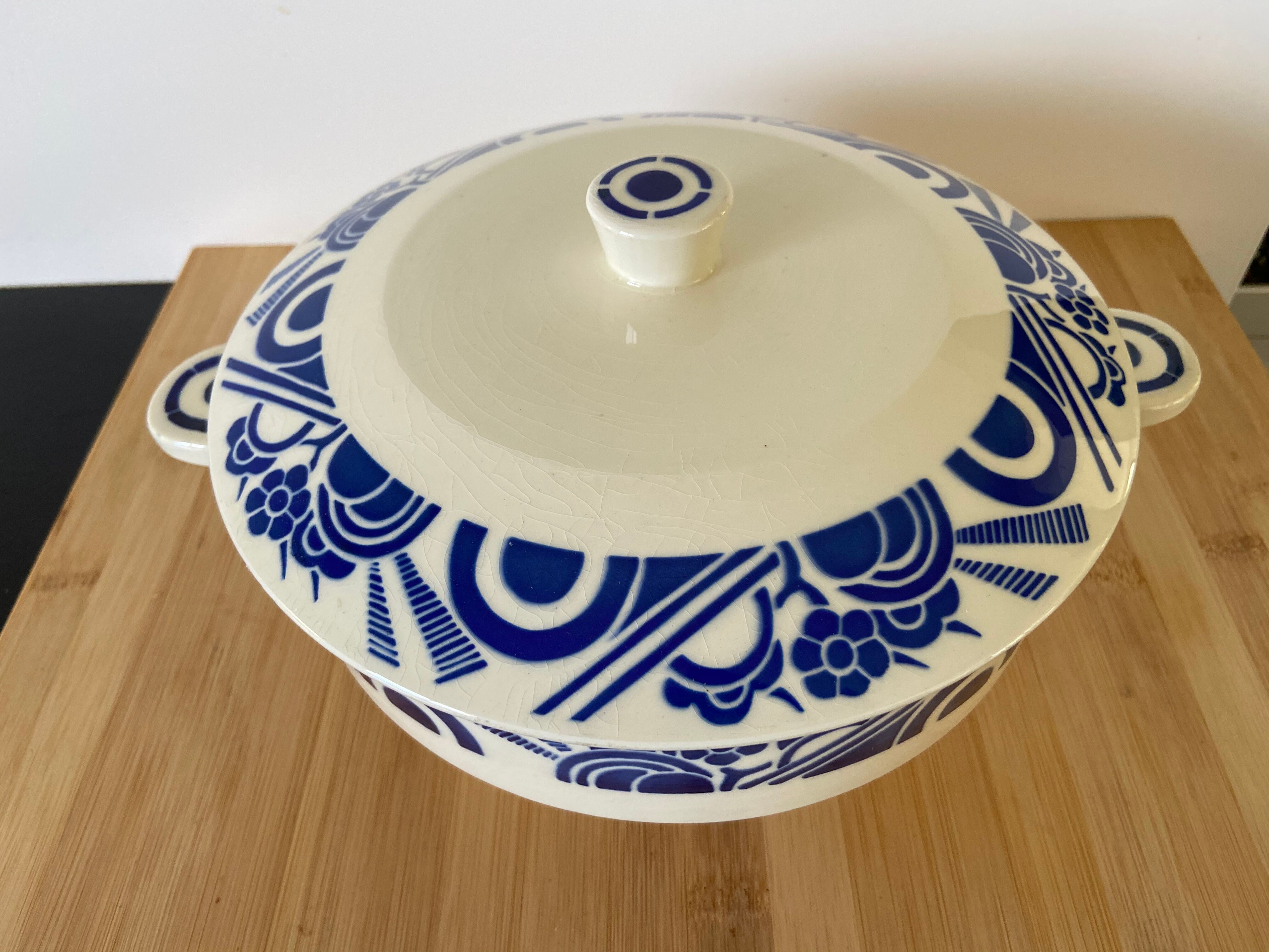 Soupière en porcelaine de limoges forme moderne