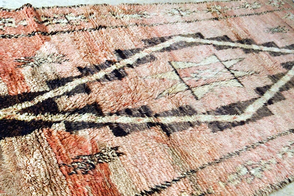 Boujaad vintage Moroccan Berber rug 282 x 133 cm