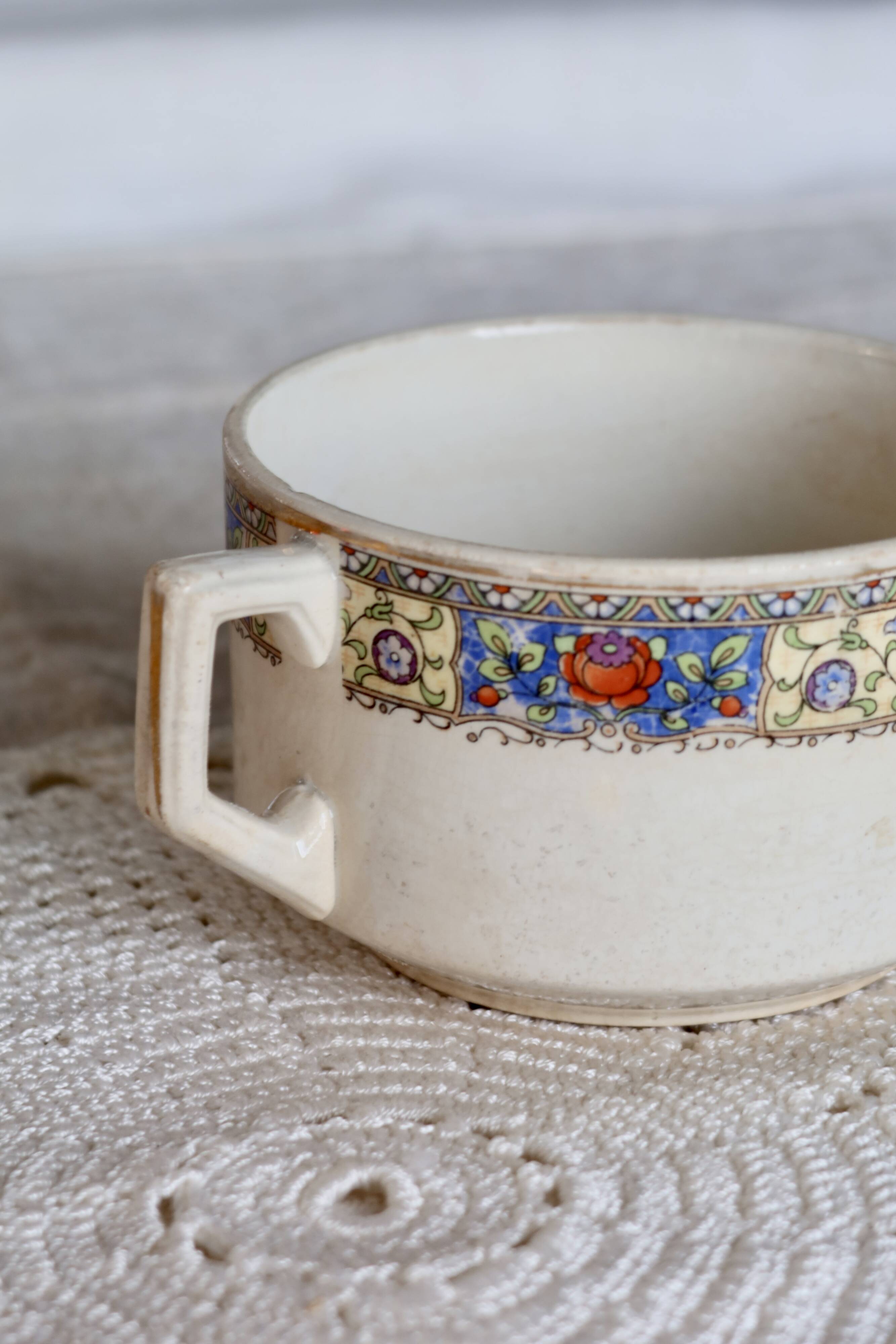Antique chocolate cup in ivory earthenware - Polychrome frieze decoration