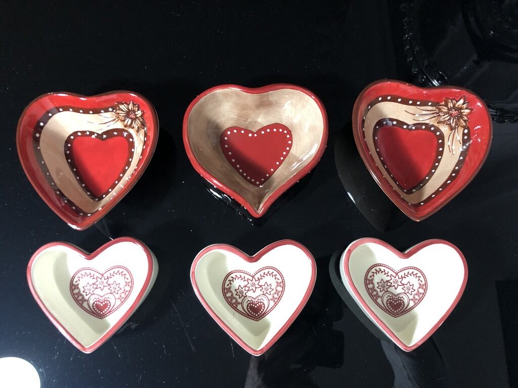 6 heart-shaped ramekins