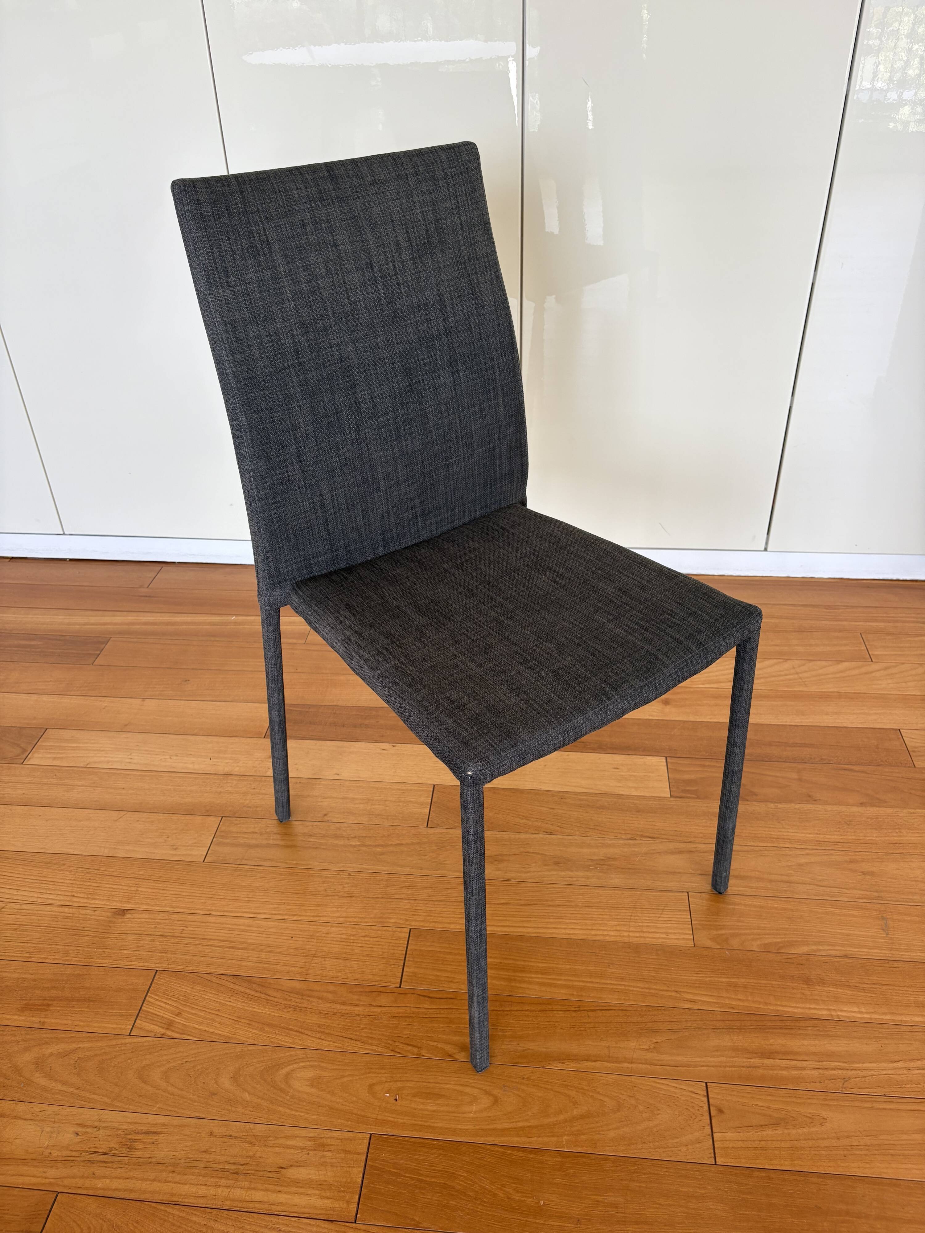 Chaise Slim Ligne Roset TV gris anthracite