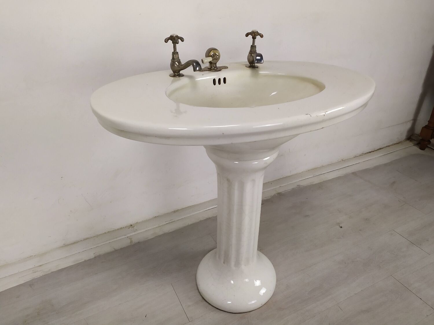 Vasque évier porcelaine sur pied