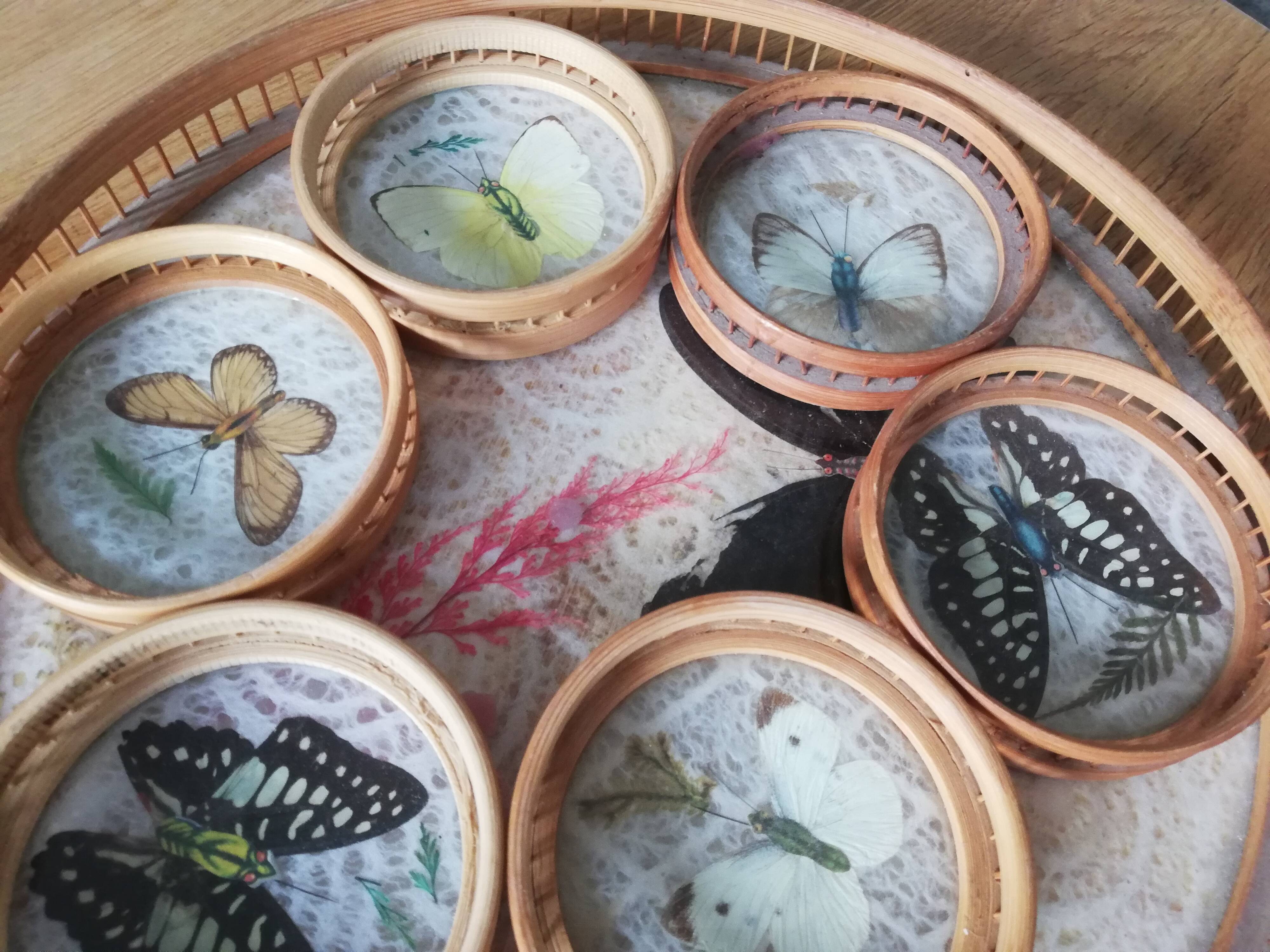Vintage rattan tray with 6 under glasses