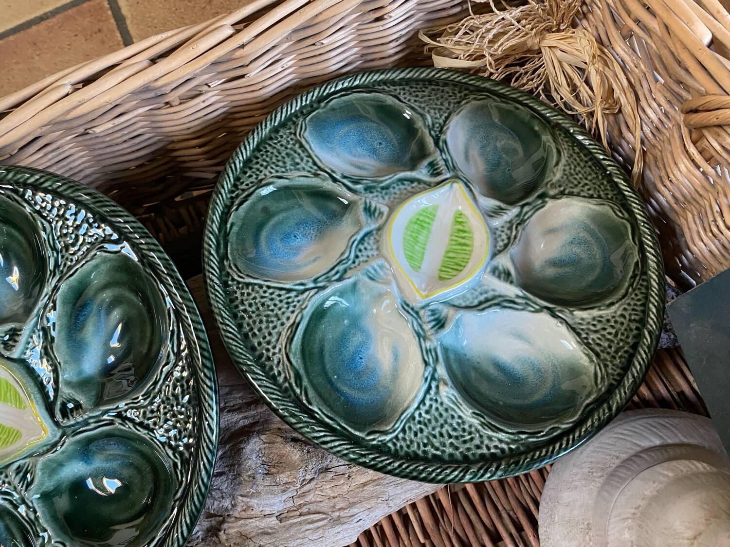 Set of 2 Saint Clément oyster plates in slip