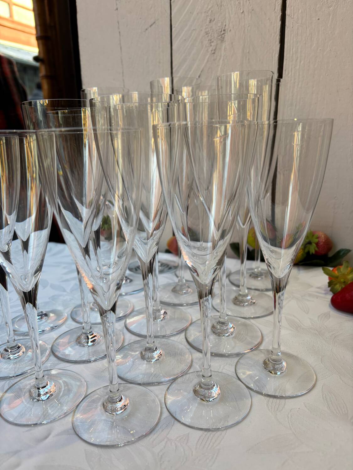 17 Baccarat crystal flutes, Dom Pérignon model