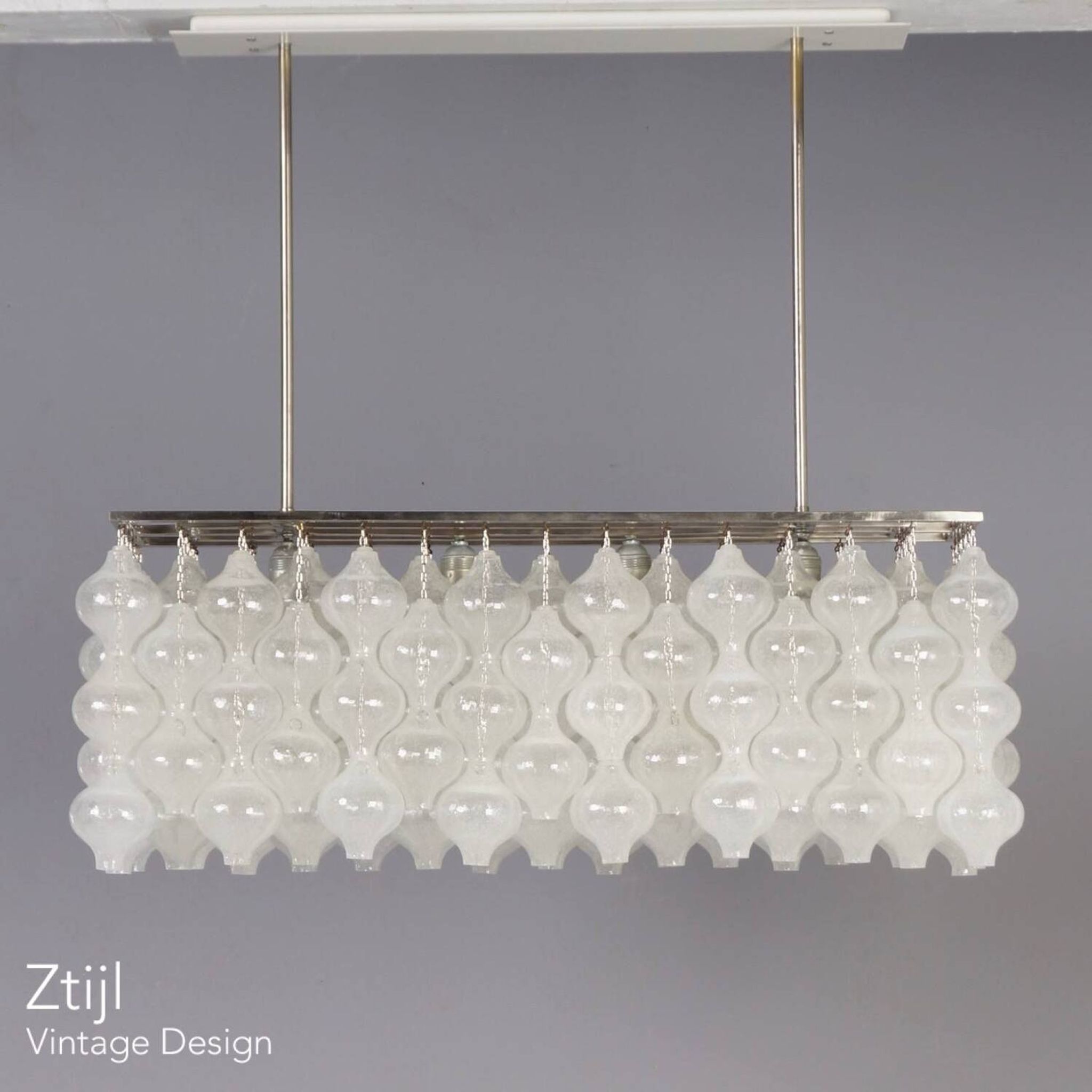 Lampe suspendue Tulipan avec 162 éléments en verre, Autriche années 1960 | Objet unique