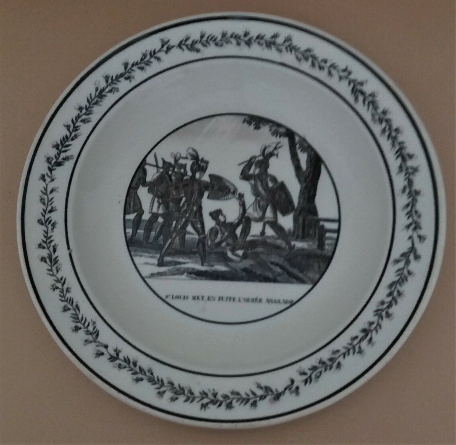 Assiette faïence Montereau 1825 marque en creux Mau