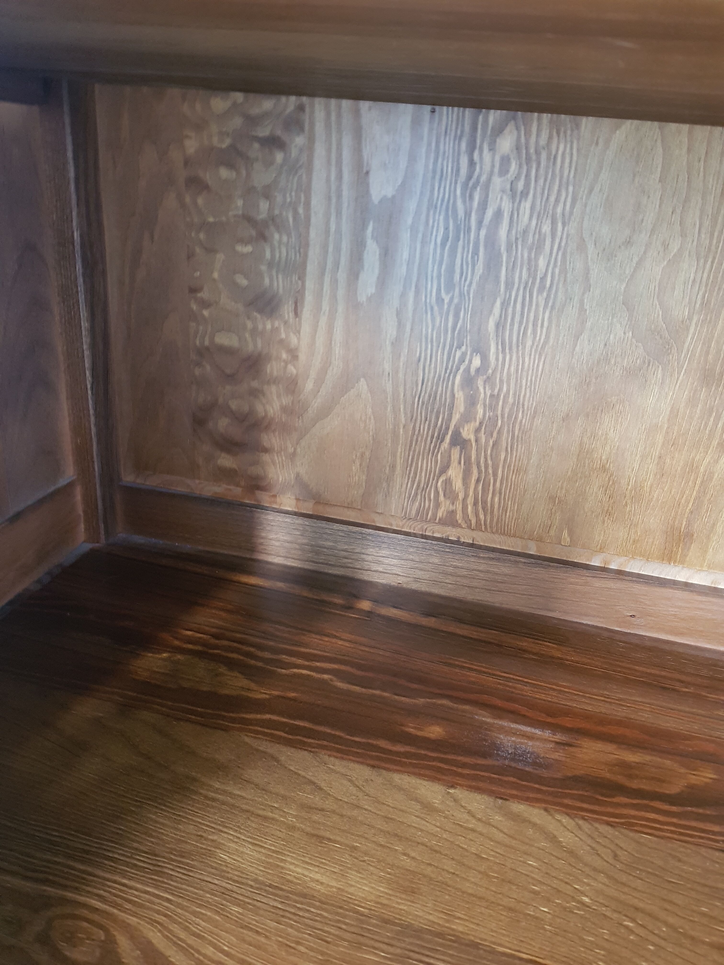 Solid elm bonnetière