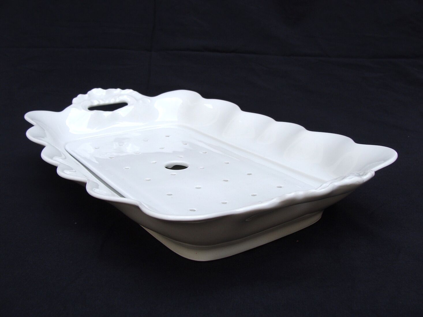 Ceramic asparagus dish 1900